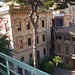 Lucky House Hotel 2*
