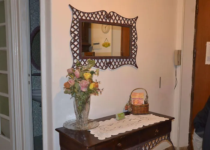 Lucky House Hotel 2*