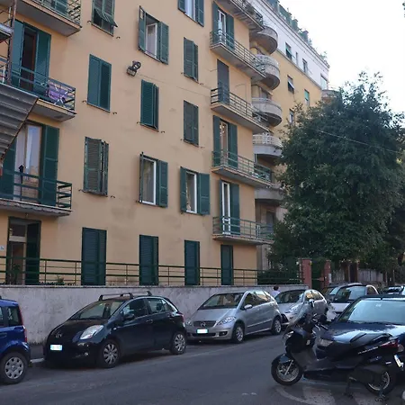 Lucky House 酒店 2*