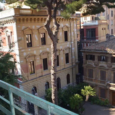 Lucky House 酒店 2*